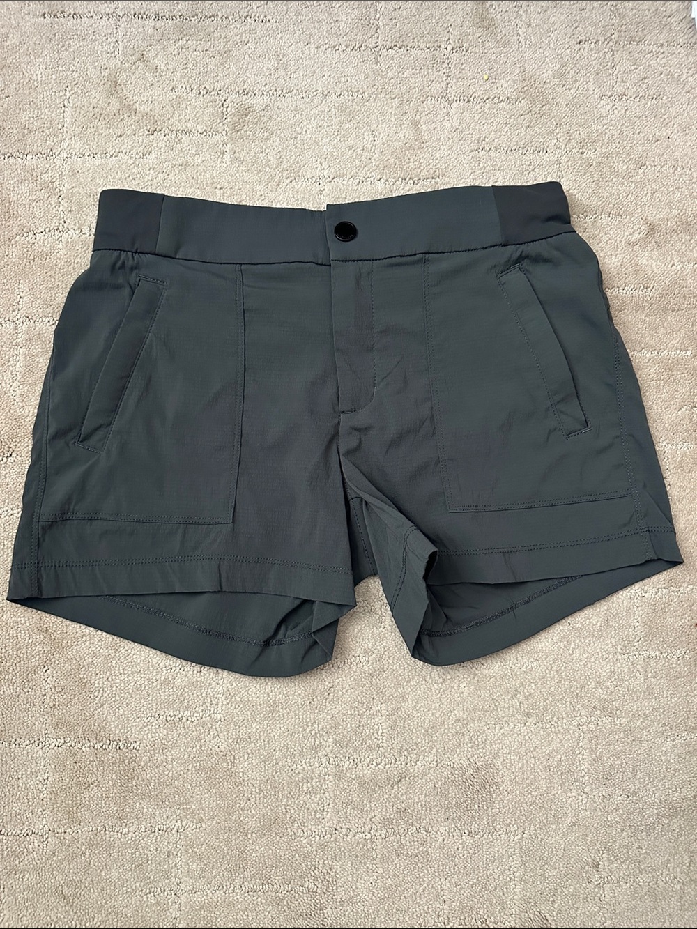 Athleta Trekkie North 4” short size 4 - Picture 2 of 6